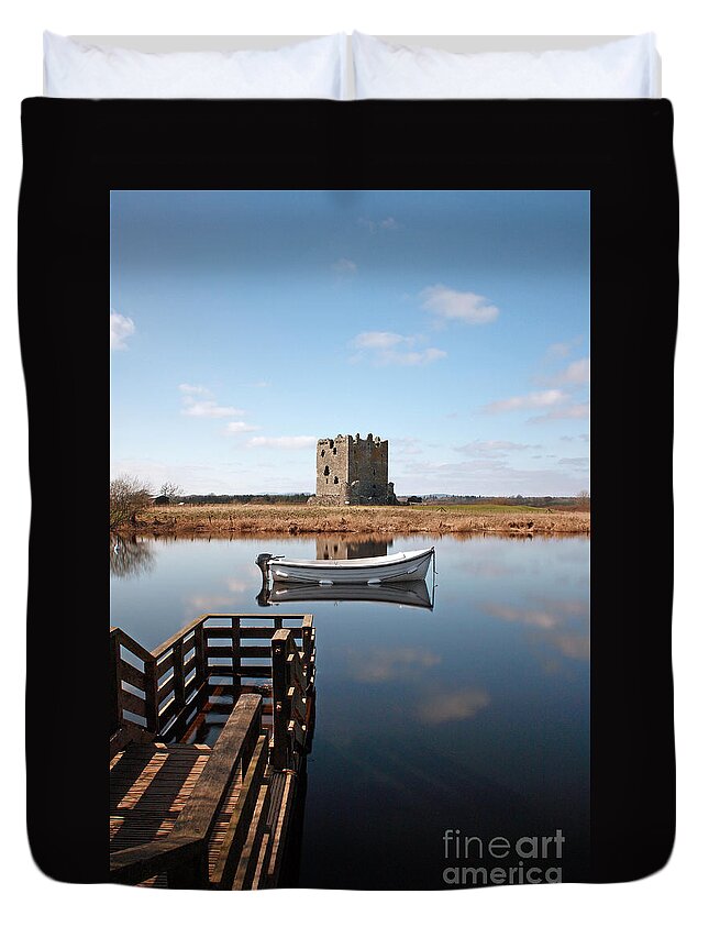 Threave Castle Duvet Cover featuring the photograph Threave Castle Reflection by Maria Gaellman