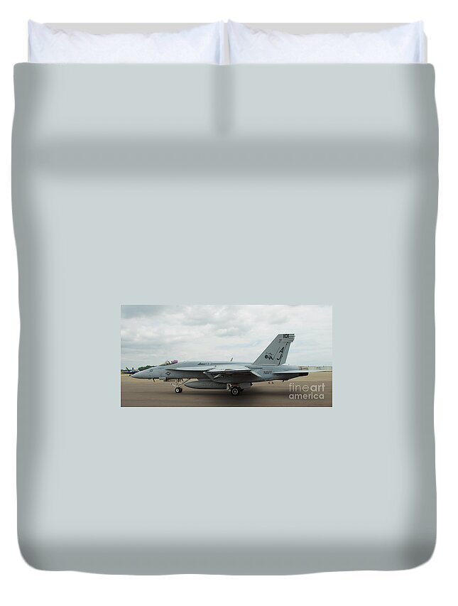 Vf-31 Tomcatters Duvet Cover featuring the photograph Tomcatters on Tarmac 4 by Mark Dodd