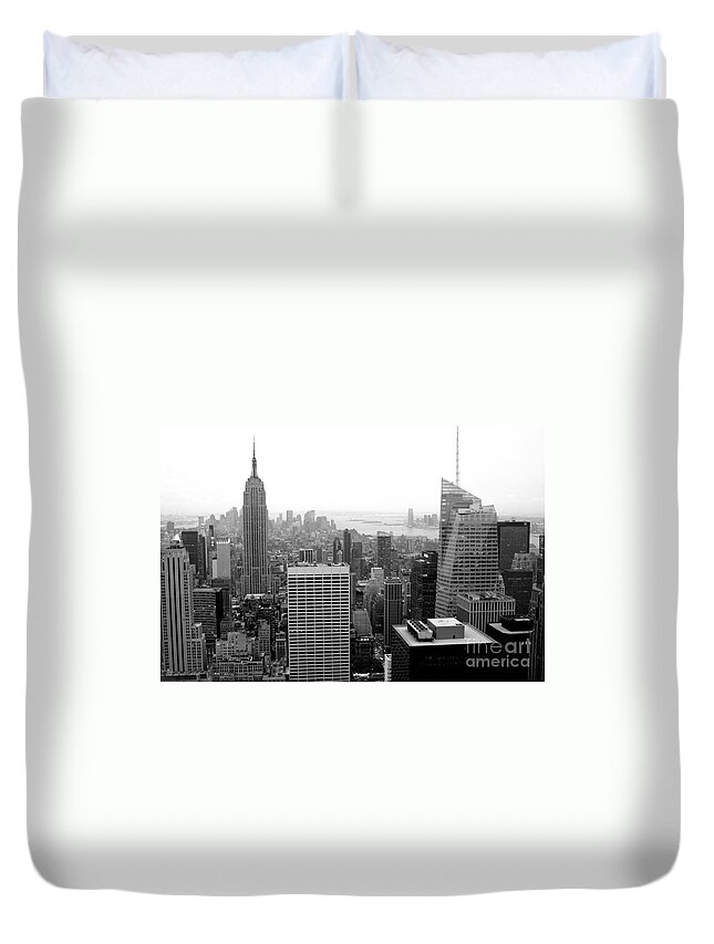 New York City Duvet Cover featuring the photograph Towards The Harbor by Living Color Photography Lorraine Lynch