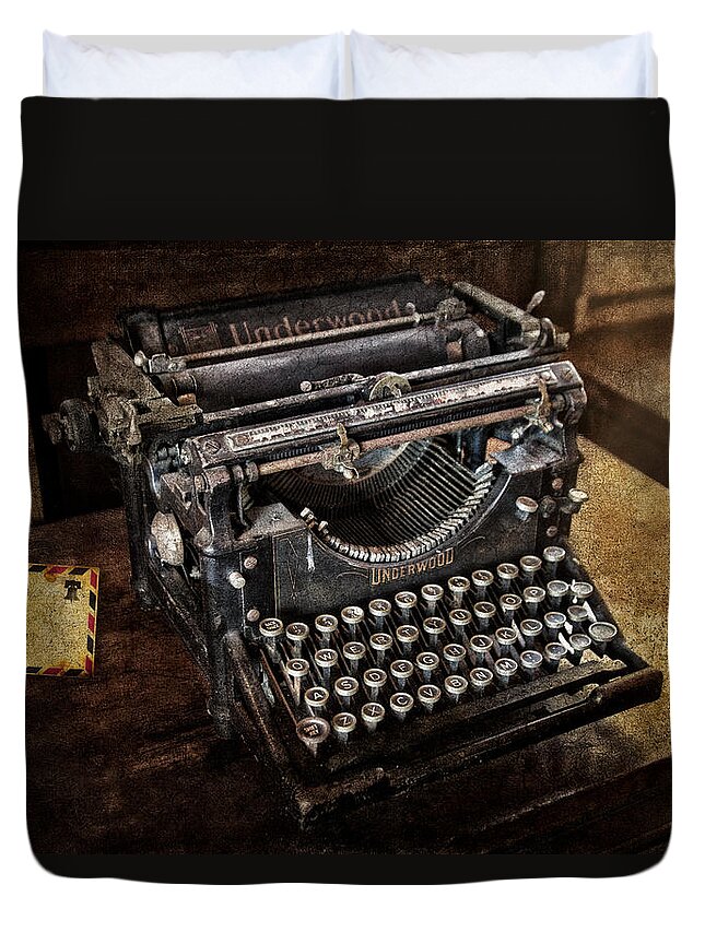 Underwood Typewriter Duvet Cover featuring the photograph Underwood Typewriter by Susan Candelario