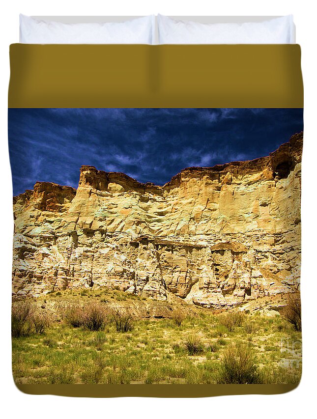 Wahweap Hoodoos Duvet Cover featuring the photograph Wahweap Cliff by Adam Jewell