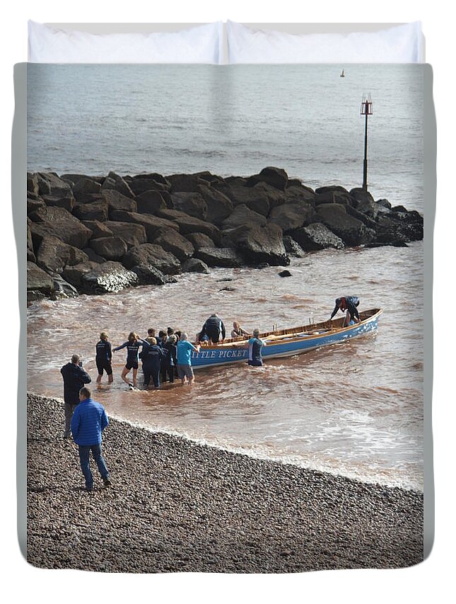 Boat Duvet Cover featuring the photograph Coming Ashore #1 by Andy Thompson