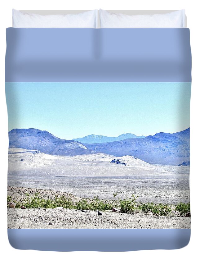 Mountains Duvet Cover featuring the photograph Desert White #1 by Marilyn Diaz