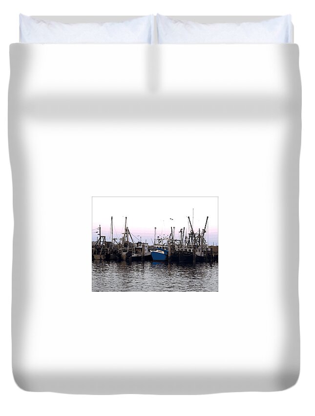 Dragger Duvet Cover featuring the digital art Dragger Painting by Newwwman
