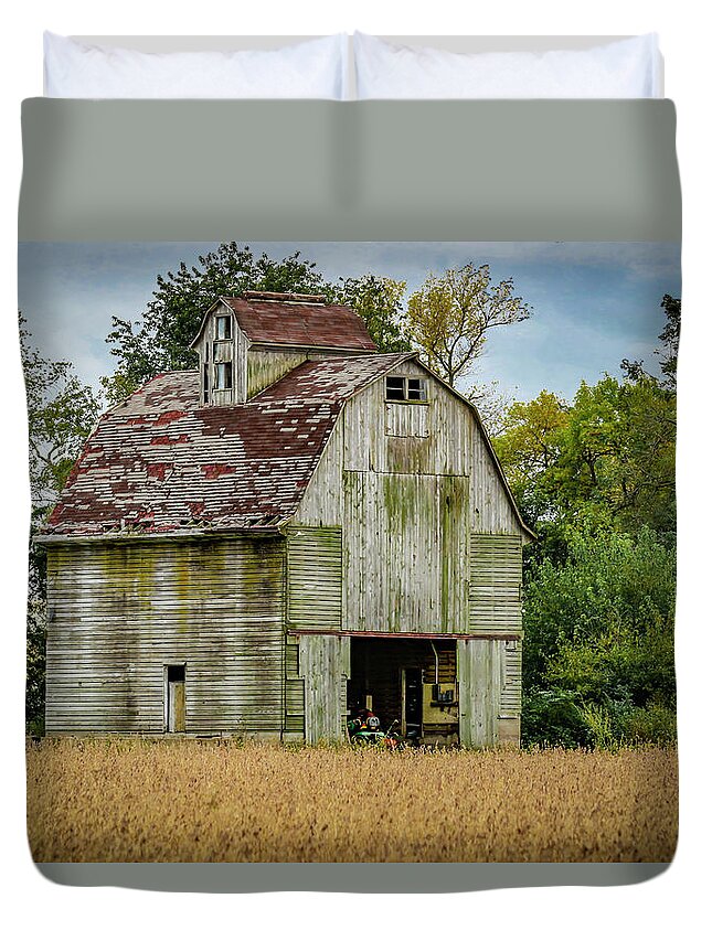 Iowa Duvet Cover featuring the photograph Iowa Barn #1 by Ray Congrove