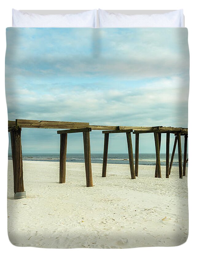 Gulf Of Mexico Duvet Cover featuring the photograph Life of a Pier by Raul Rodriguez