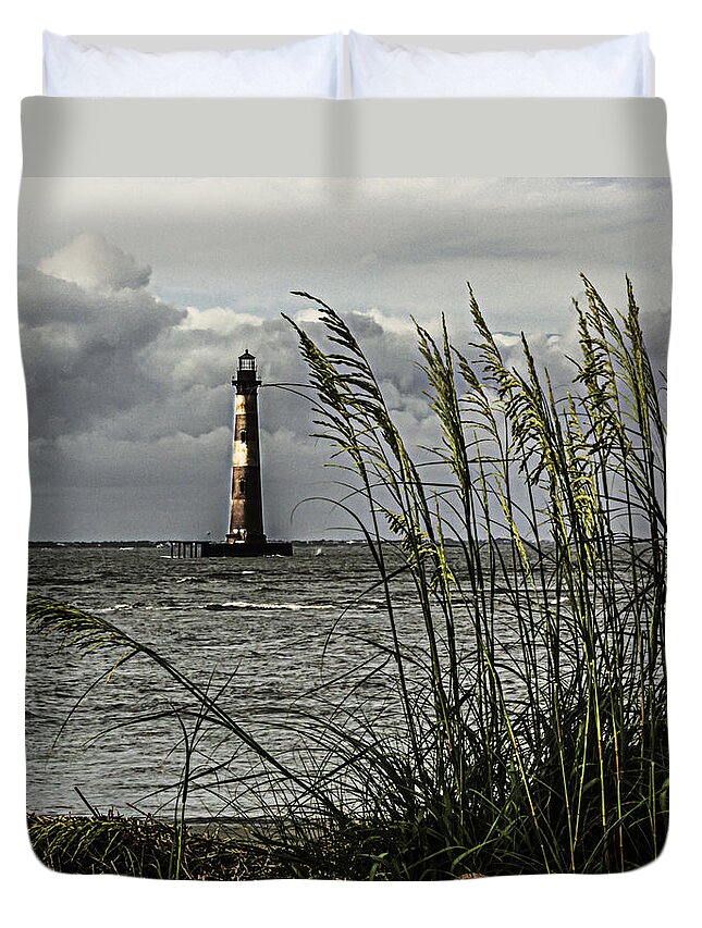 Morris Island Lighthouse Duvet Cover featuring the photograph Morris Island Lighthouse #1 by Kevin Senter