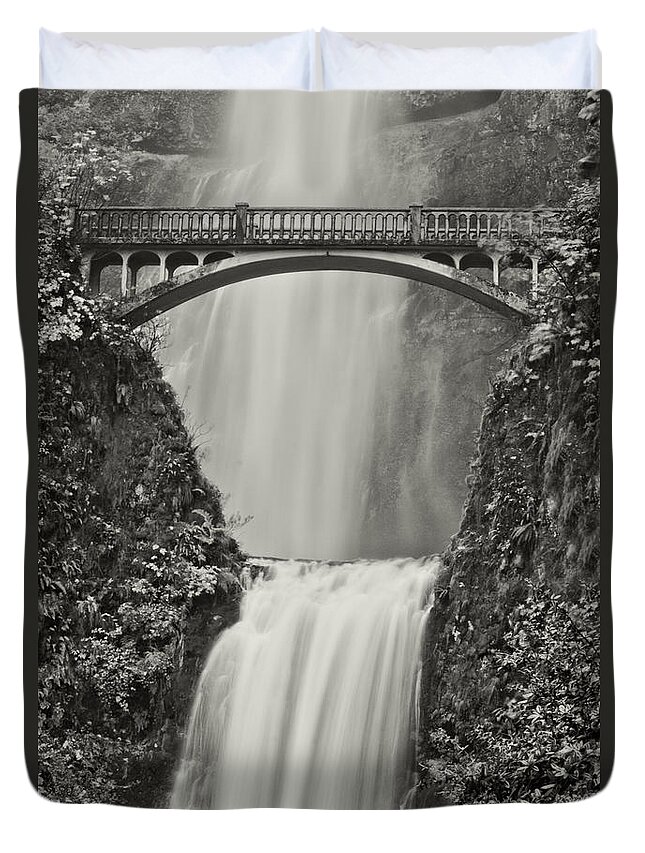 Duvet Cover featuring the photograph Multnomah Falls Upclose #1 by Don Schwartz