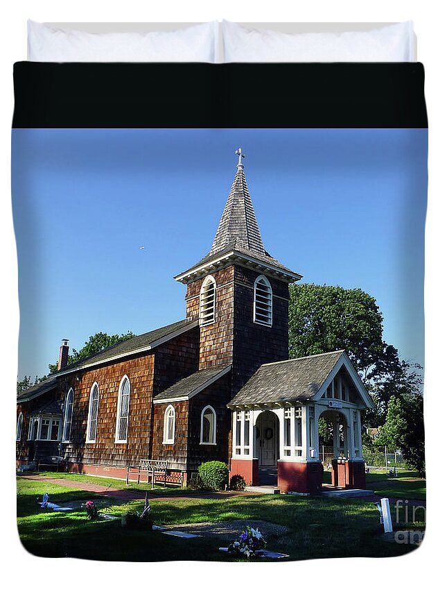 Old Grace Church Duvet Cover featuring the photograph Old Grace Church Massapequa #1 by Steven Spak