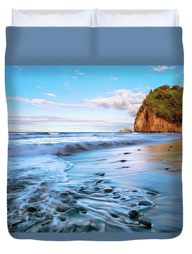 Pololu Valley Duvet Cover featuring the photograph Pololu Valley #1 by Christopher Johnson