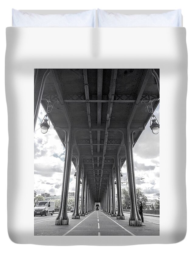 Paris Duvet Cover featuring the photograph Pont de Bir-Hakeim, Paris, France #1 by Henri Irizarri