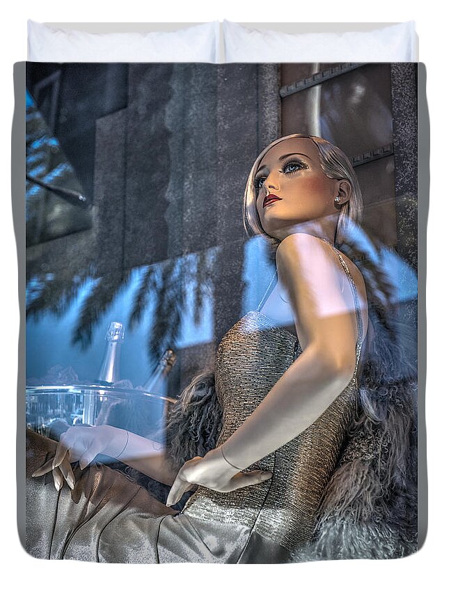 Rodeo Drive Duvet Cover featuring the photograph Rodeo Mannequin Beverly Hills by David Zanzinger