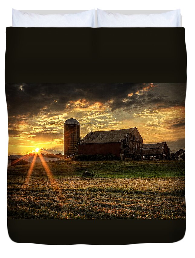 Barn Duvet Cover featuring the photograph Rural America #1 by Everet Regal