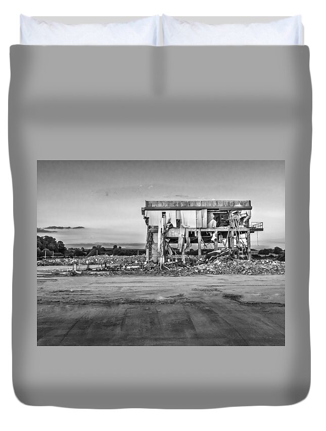 Ashby De La Zouch Duvet Cover featuring the photograph Seen Better Days #1 by Nick Bywater