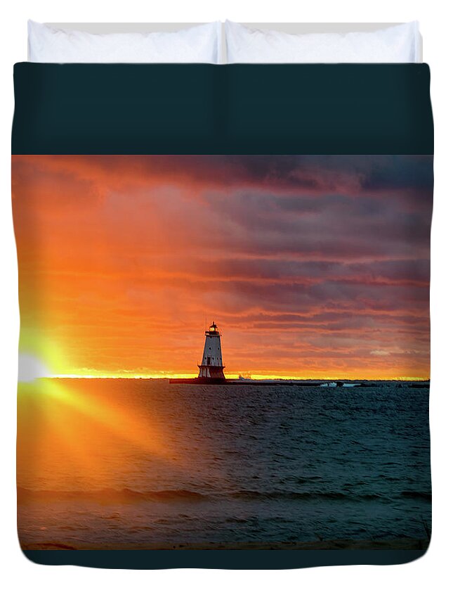 Ludington Mi Duvet Cover featuring the photograph Sunset and Lighthouse by Lester Plank