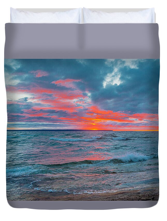 Lake Superior Duvet Cover featuring the photograph Superior Sunset #1 by Gary McCormick