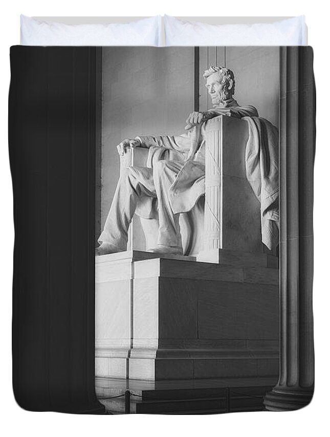 Lincoln Memorial Duvet Cover featuring the photograph The Lincoln Memorial #1 by Mountain Dreams