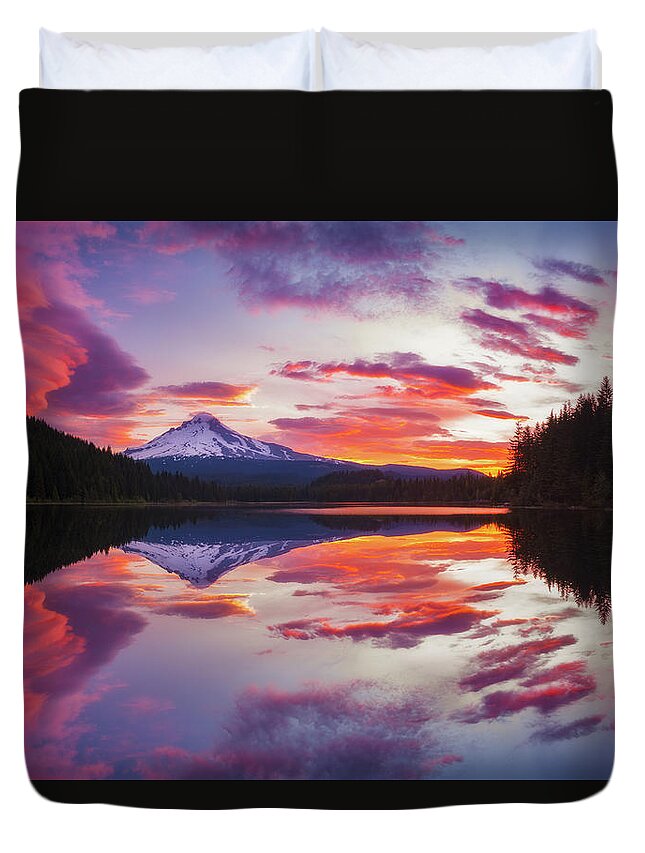 Lake Duvet Cover featuring the photograph Trillium Lake Sunrise #1 by Darren White
