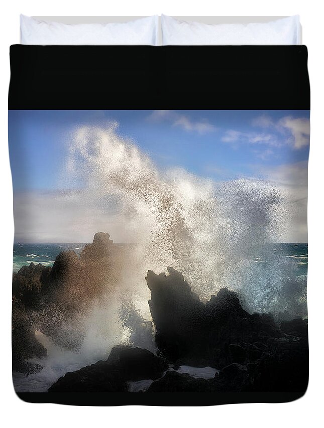 Laupahoeoe Beach Duvet Cover featuring the photograph Wave Breaker #2 by Nicki Frates