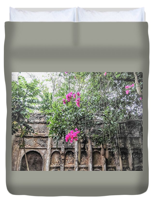 African Swahili Wall Carving Duvet Cover featuring the photograph 10117 Swahilli Wall by Pamela Williams