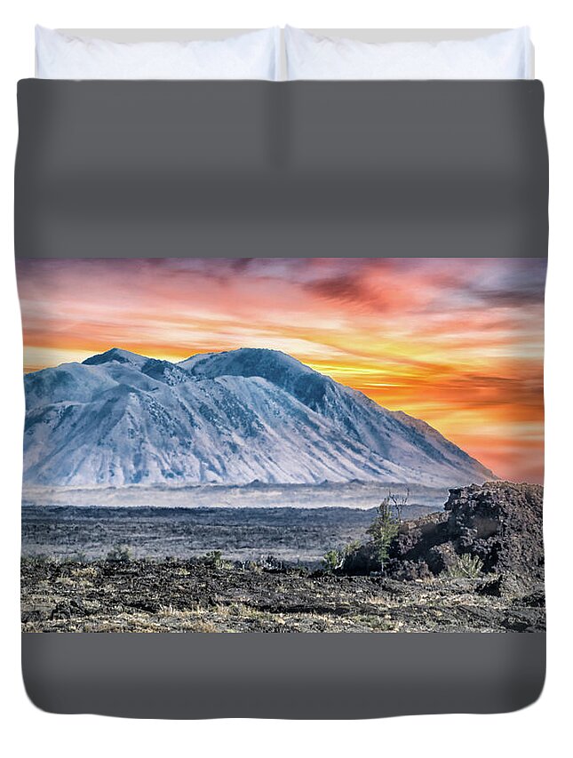 #sharepamsart Duvet Cover featuring the photograph 10999 Crater of Moon Park by Pamela Williams