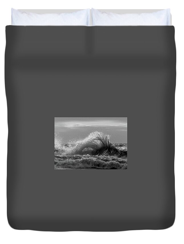Lake Erie Duvet Cover featuring the photograph Lake Erie Waves #14 by Dave Niedbala