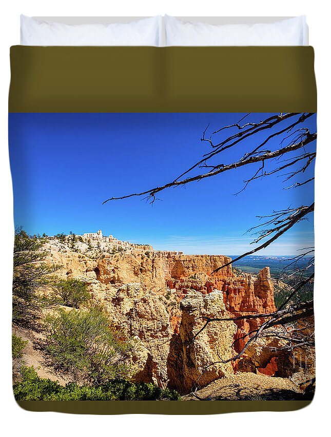Bryce Canyon Duvet Cover featuring the photograph Bryce Canyon Utah #18 by Raul Rodriguez