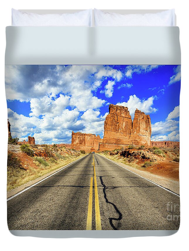Arches National Park Duvet Cover featuring the photograph Arches National Park #19 by Raul Rodriguez