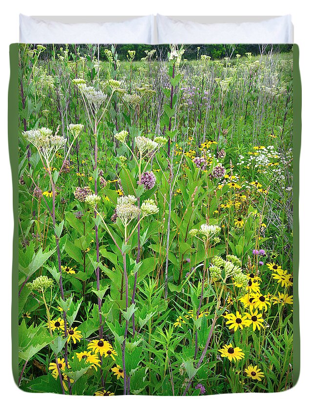 Butterfly Weed Duvet Cover featuring the photograph Marengo Ridge #2 by Ray Mathis