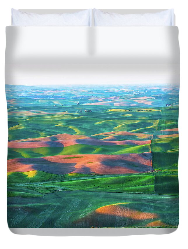 Landscape Duvet Cover featuring the photograph Rolling wheat field - Palouse #2 by Hisao Mogi
