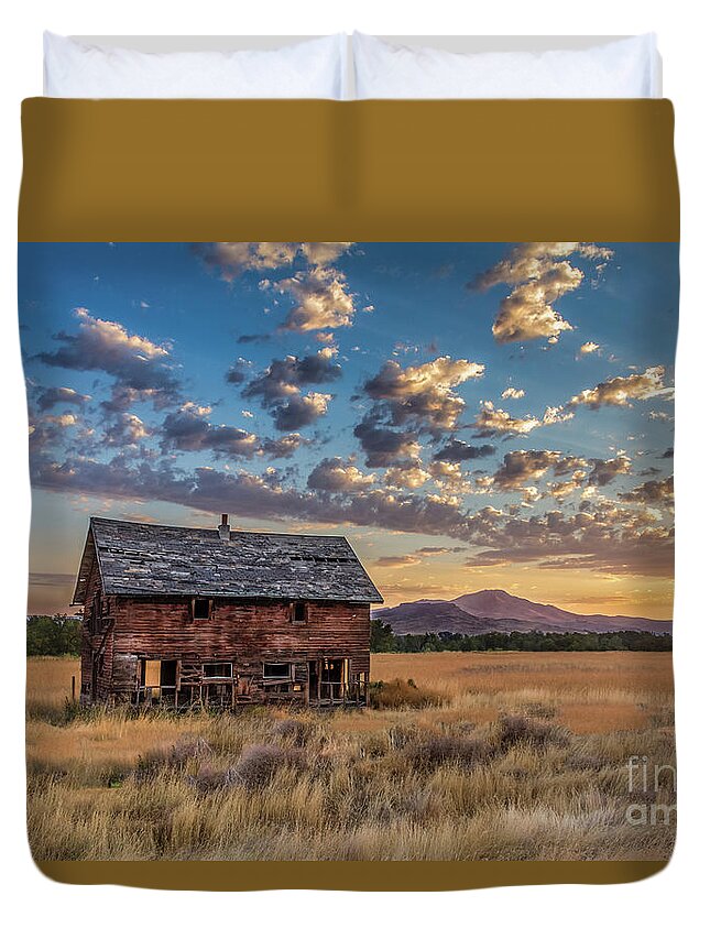 Barn Duvet Cover featuring the photograph Old Homestead #2 by Robert Bales