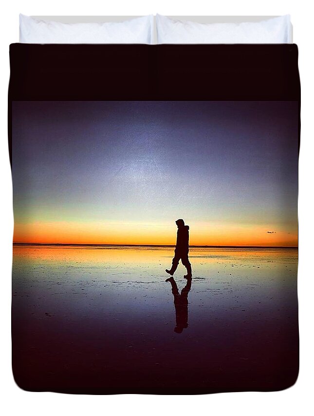 Salar De Uyuni Duvet Cover featuring the photograph Uyuni Sunset Walking by Yusuke Kadokawa
