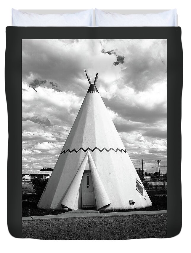66 Duvet Cover featuring the photograph Route 66 - Wigwam Motel 2008 BW by Frank Romeo