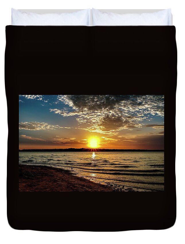 Horizontal Duvet Cover featuring the photograph Sunset #8 by Doug Long