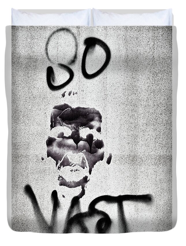 Grafitti Street Art Face Spray Paint Painted Painting Black White Monochrome Graffiti Wall Duvet Cover featuring the photograph 80 Vast 0799 by Ken DePue