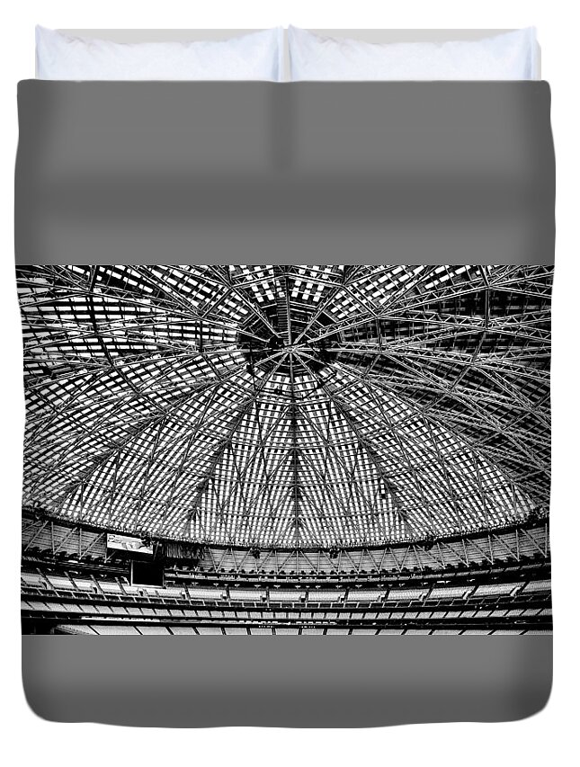 Houston Duvet Cover featuring the photograph 8th Wonder 2 by Benjamin Yeager