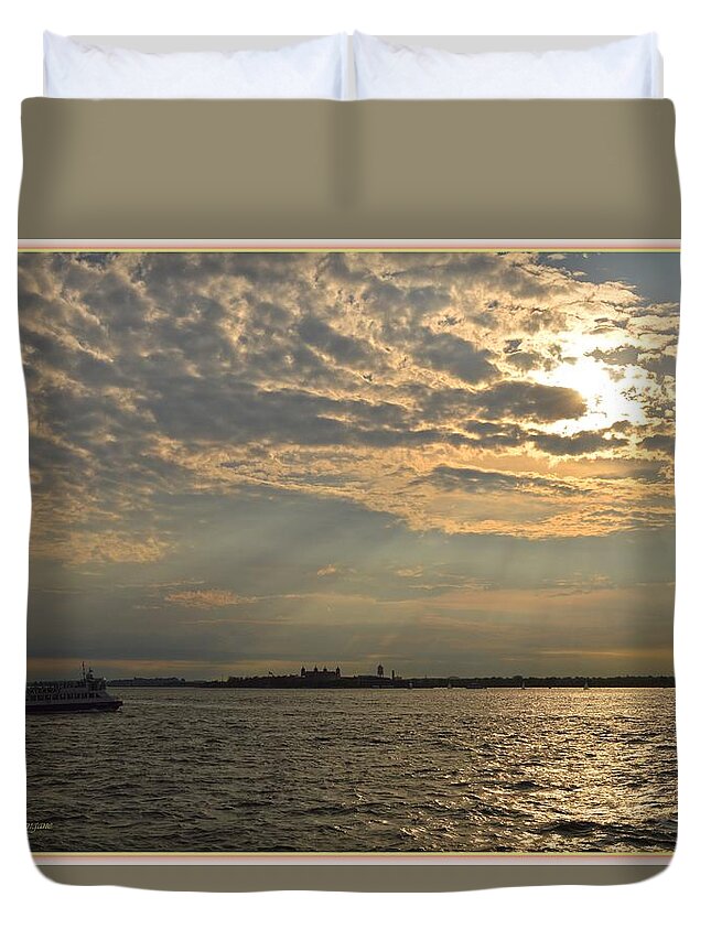 Evening Duvet Cover featuring the photograph A evening with Hudson River by Sonali Gangane