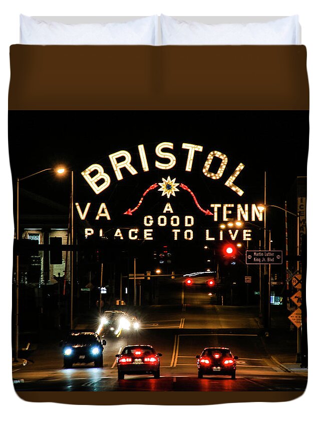 Bristol Duvet Cover featuring the photograph A Good Place To Live by Dale R Carlson