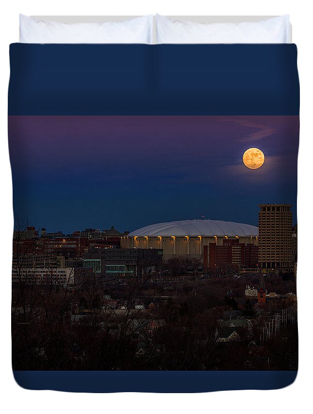 Syracuse Duvet Cover featuring the photograph A Night To Remember by Everet Regal