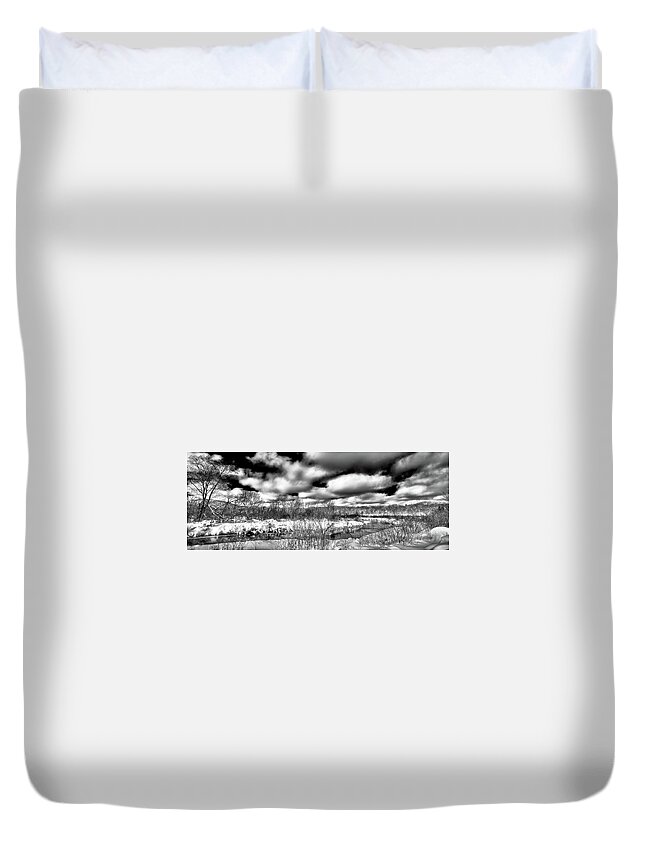 Landscapes Duvet Cover featuring the photograph A Winter Panorama by David Patterson