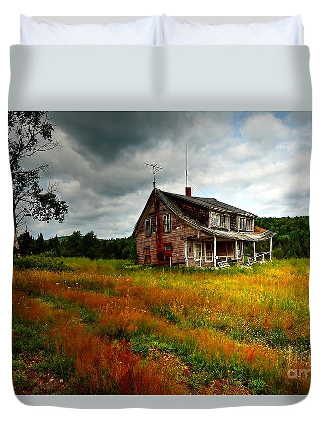 Farm House Duvet Cover featuring the photograph Abandon House by Steve Brown