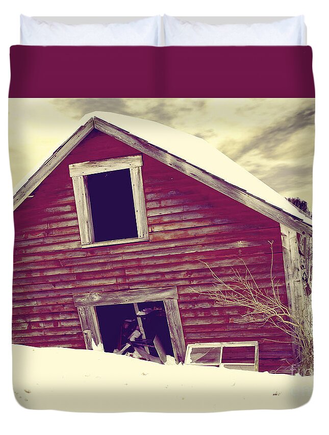Vermont Barn Duvet Cover featuring the painting Abandoned Barn by Mindy Sommers