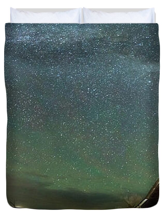 Old House Duvet Cover featuring the photograph Abandoned On the Plains by Darren White