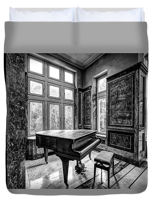 Castle Duvet Cover featuring the photograph Abandoned Piano Monochroom- Urban Exploration by Dirk Ercken