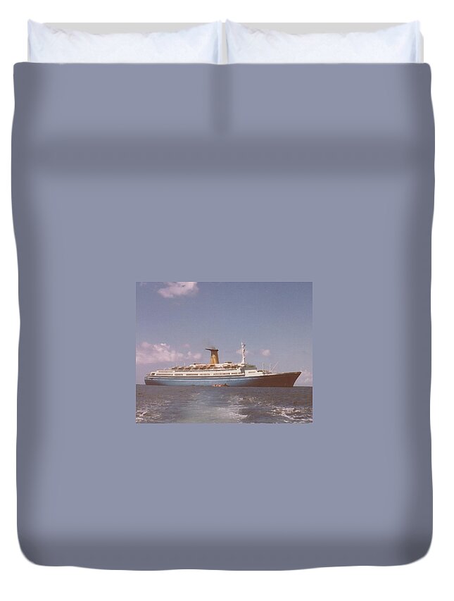 Ship Duvet Cover featuring the digital art Angelina Lauro by Lin Grosvenor