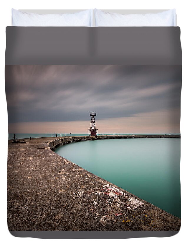 Chicago Duvet Cover featuring the photograph Around the Aqua by Josh Eral