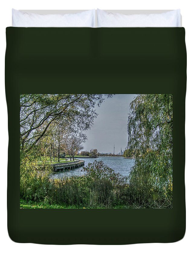 Toronto Park Duvet Cover featuring the photograph Ashbridges Bay - An Autumn Walk by Leslie Montgomery