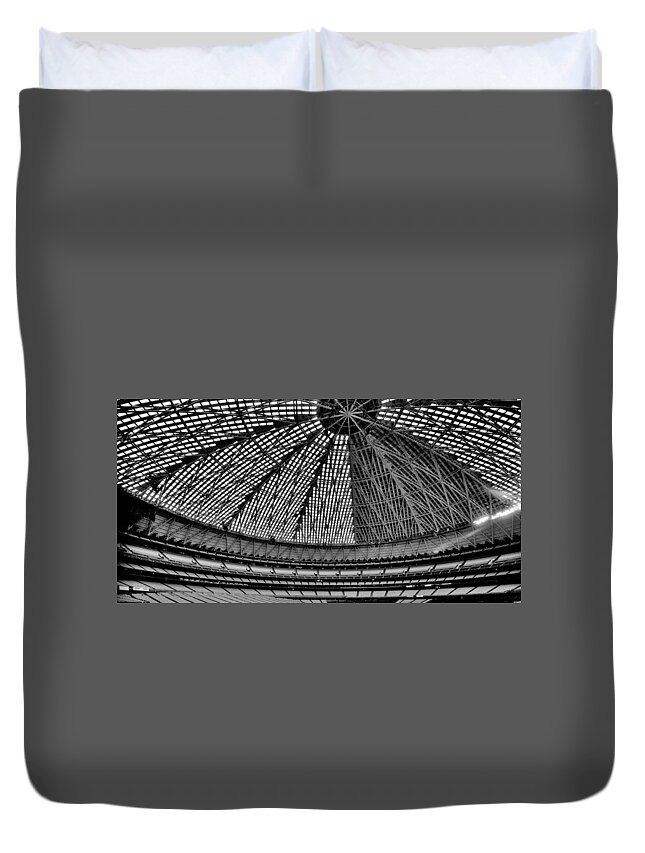 Houston Duvet Cover featuring the photograph Astrodome 8 by Benjamin Yeager