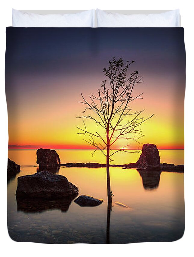 Atwater Beach Duvet Cover featuring the photograph Atwater Rising by Andrew Slater