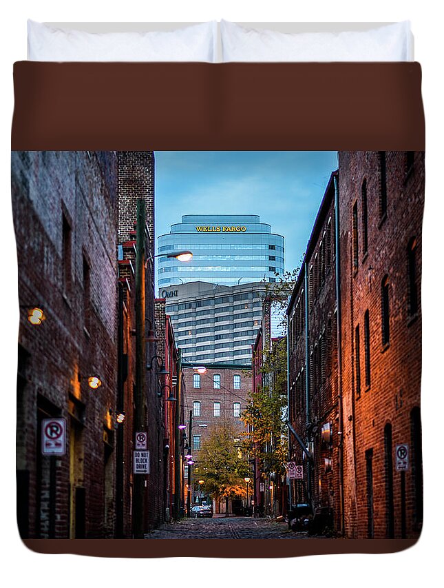 Alley Duvet Cover featuring the photograph Back Alley View by Doug Ash